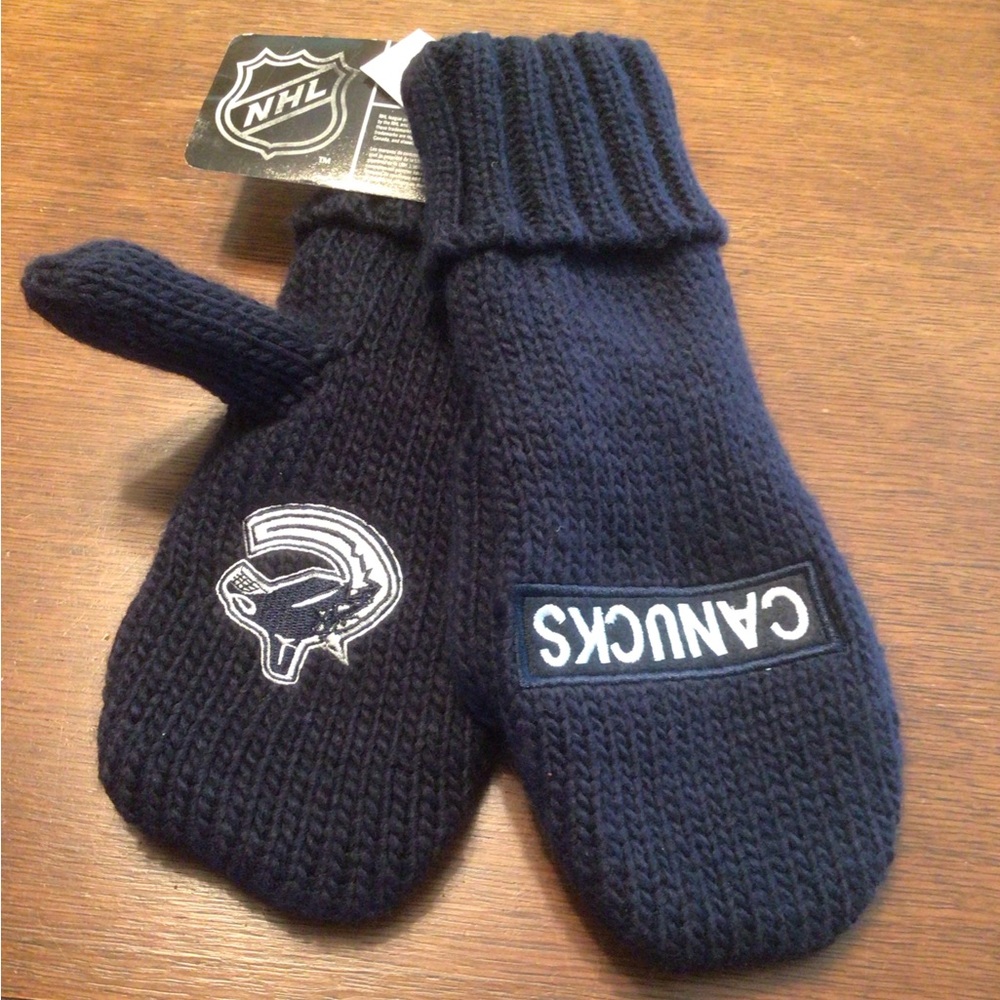NHL Navy Blue Canucks Knit Mittens